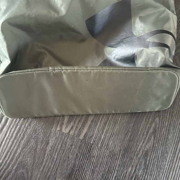 🍍UNDER ARMOUR TOTE 🍍WIDTH 20”🍍length 13” - Picture 2 of 3